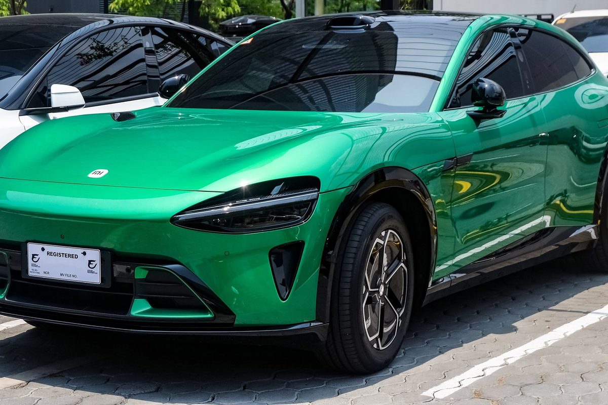 Xiaomi YU7 verde metalizat, parcat